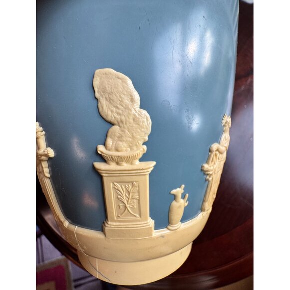 Dialene Better-Maid England Plastic Blue & Ivory Planter With Raised Design 5" V - Picture 8 of 15